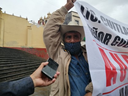 Habitantes de El Nuevo Cujiliapan, municipio de Isla, demandaron en Plaza Lerdo la intervención del gobernador Cuitláhuac García Jiménez, para solucionar un conflicto que enfrentan con Cuauhtémoc Galán Altamirano líder de la organización de la Unión Nacional Campesina (UNAC), por una superficie de 200 hectáreas para 19 personas que les otorgó el gobierno.

