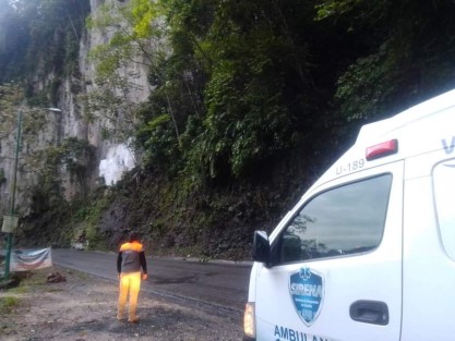 Ante las intensas lluvias por el Frente Frío No. 4 en el Estado de Veracruz, Protección Civil Teocelo se mantiene alerta y monitoreando los puntos vulnerables a deslaves y caída de árboles y rocas en las vías de comunicación del municipio. 