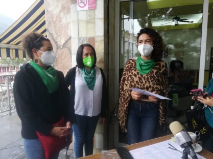 Integrantes de Marea Verde Altas Montañas, denunciaron que en redes sociales fueron agredidas algunas participantes de la marcha del # 28s, de esto ya documentaron agresiones y las cuentas de donde éstas salieron. 