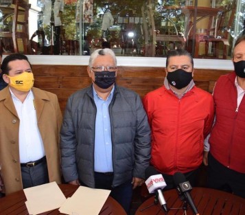 Dirigentes estatales de partidos de oposición expresaron en conferencia de café, su descalificación a las reformas al Código Electoral aprobadas en el Congreso local por diputados de Morena, pues consideran que se prepara un fraude electoral.