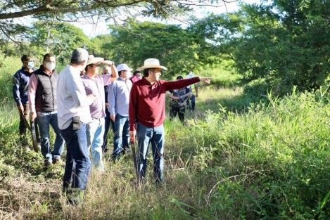 El gobernador Cuitláhuac García Jiménez informó a través de sus redes sociales, que este sábado recorrió  propiedades del gobierno del estado en los alrededores de Xalapa y Emiliano Zapata; y se está buscando oportunidades de inversión que pudieran generarse con proyectos de utilidad social en estos terrenos.

