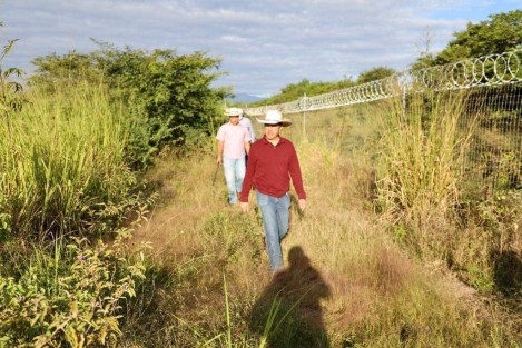 El gobernador Cuitláhuac García Jiménez informó a través de sus redes sociales, que este sábado recorrió  propiedades del gobierno del estado en los alrededores de Xalapa y Emiliano Zapata; y se está buscando oportunidades de inversión que pudieran generarse con proyectos de utilidad social en estos terrenos. 