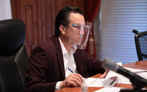 El Gobernador de Veracruz, Cuitláhuac García, informó a través de sus redes sociales que inició la semana trabajando en la Coordinación Estatal para la Construcción de la Paz.  <em>Seguimos atendiendo todos los temas, estamos conscientes de que solo con bienestar y justicia se logra la tranquilidad a largo plazo.</em>