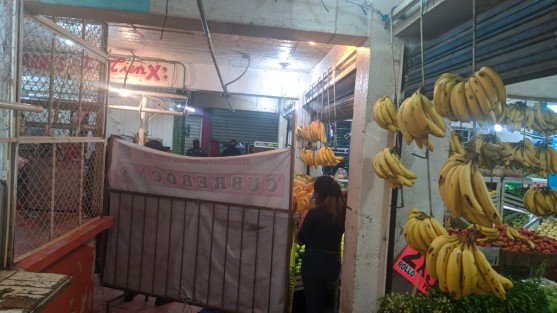 Un joven comerciante fue agredido a balazos en el interior del mercado Modesto Escalona de Río Blanco, Ver., falleció minutos más tarde cuando era ingresado al hospital, los agresores lograron escapar, autoridades ministeriales tomaron conocimiento. 