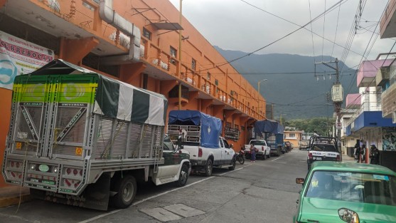 Un joven comerciante fue agredido a balazos en el interior del mercado Modesto Escalona de Río Blanco, Ver., falleció minutos más tarde cuando era ingresado al hospital, los agresores lograron escapar, autoridades ministeriales tomaron conocimiento.