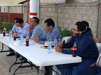 Comuneros de Atzalan, Ver., se reunieron con representantes de la  SCT para llegar a nuevos acuerdos, luego de que se ha incumplido con el plazo acordado para la rehabilitación del camino Pilares – La Punta. De incumplirse nuevamente, tomarían las instalaciones de la dependencia en Xalapa. 