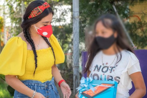 El Sistema Municipal DIF Teocelo que preside Mara Chama Villa, inició  la entrega de apoyos tecnológicos en favor de la comunidad estudiantil del municipio.  