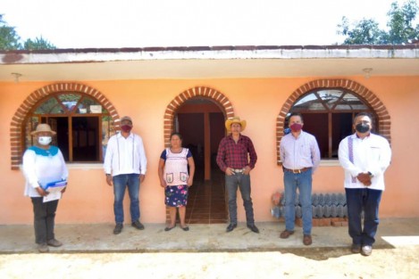 Este domingo, el  Gobernador Cuitláhuac García realizó un recorrido para supervisar cómo quedaron las casas, que en coordinación entre INVIVIENDA y CONAVI se construyeron en la localidad de Micoxtla, municipio de Xico. 
