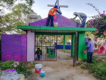 el Equipo DIF Teocelo encabezado por su Presidenta, Mara Chama Villa, en coordinación con la Dirección de Obras del Municipio,  trabajadores del H. Ayuntamiento y Limpia Pública, se llevó a cabo limpieza y mantenimiento en diferentes áreas del Panteón de Monte Blanco; con el apoyo del Agente Municipal, Vicente Peredo, se pintó la entrada y se recogió la basura orgánica e inorgánica, además se cortó y limpio el exceso de pasto  y maleza,  acciones en beneficio a los habitantes de la Tierra del Dios Tigre. 