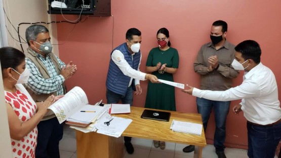 Con la presencia del Alcalde Mario Antonio Chama Díaz, la Síndica Municipal Zayra del Carmen Martínez Andrade y la Presidenta del DIF Municipal, Mara Chama Villa, se llevó a cabo el nombramiento del Lic. Víctor Hugo Zavaleta Anell como el titular del Registro Civil en Teocelo; el Lic. Erick Cid García, Oficial del Registro Civil de Cosautlán de Carvajal y Coordinador de Oficiales del Registro Civil de la Zona Coatepec, fue el encargado de dar el nombramiento y tomar protesta de ley en representación del Director General del Registro Civil del Estado, Lic. Arturo Domínguez Galván.
