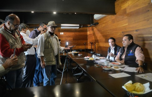 Los trabajadores de la lente podrán participar con una o varias imágenes las cuales serán remuneradas por el enlace de prensa Mauricio Cuevas Gayoso, siempre y cuando éstas sean utilizadas por ellos.