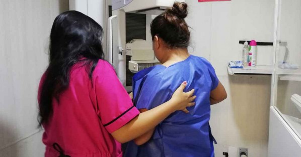 Todos los días se lucha contra el cáncer de mama, por ello en Tlapacoyan se implementan diversas acciones para evitar este mal, como las pláticas para la autoexploración.