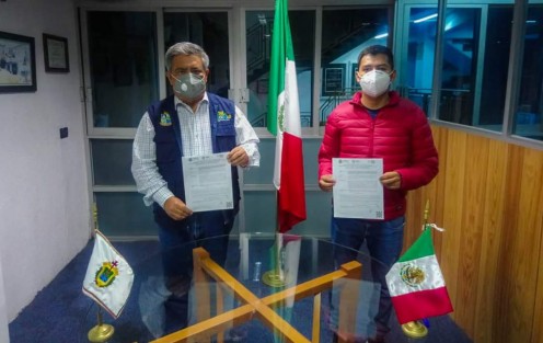 El alcalde de Teocelo, Mario Antonio Chama Díaz,  firmó del acta de entrega-recepción de la obra Mantenimiento del camino Teocelo - Texin, del km. 0+000 al km. 1+300 y del km. 1+550 al km. 7+700, con la SIOP y la empresa constructora Huaxul y Asociados S.A de C. V. 