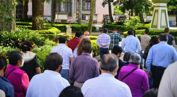 Autoridades municipales recorrieron  el parque Juárez en compañía de comerciantes para afinar detalles  para la apertura de sus casetas. Por ahora sólo algunos boleros y vendedores de alimentos podrán reabrir.  