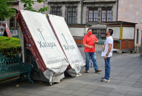 El parque aún no podrá ser utilizado por los paseantes, sólo podrán comprar alimentos para llevar, y las vallas  permanecerán por un mes más para el control de salida y entrada de la gente que compre ahí.