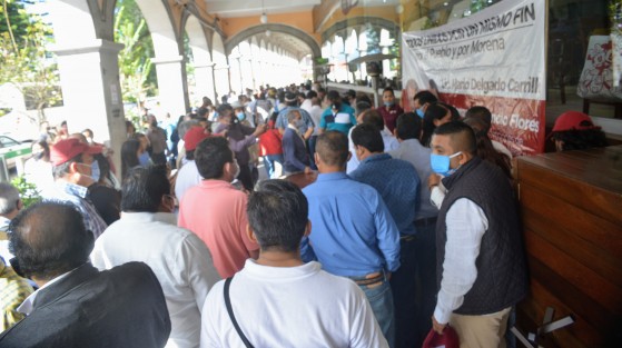 Así lució hoy el conocido café del centro de Xalapa en el cual actores políticos acuden a hacer declaraciones ante la prensa. Como se aprecia, sin muchos protocolos de sanidad y pero sí muchos emocionados de la política, que esperan llegar a los próximos comicios.   