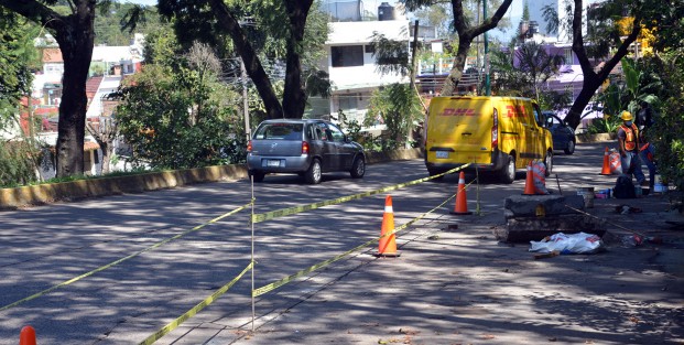 A pesar de la inconformidad de algunos comerciantes y vecinos de la avenida Ruiz Cortines hoy dieron inicio los trabajos para la ciclovía de  SEFIPLAN a avenida Acueducto, por lo que se invita a los automovilistas a tomar precauciones, ya que por varias semanas estará cerrado un carril.    