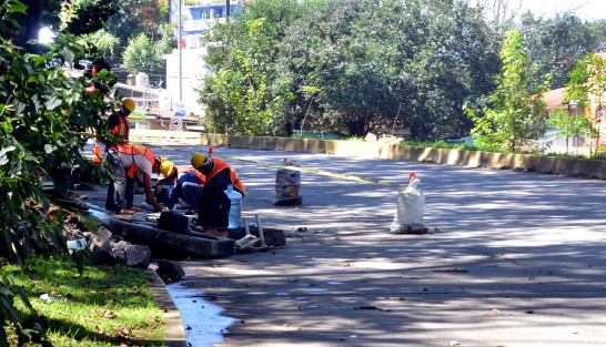 A pesar de la inconformidad de algunos comerciantes y vecinos de la avenida Ruiz Cortines hoy dieron inicio los trabajos para la ciclovía de  SEFIPLAN a avenida Acueducto, por lo que se invita a los automovilistas a tomar precauciones, ya que por varias semanas estará cerrado un carril.    