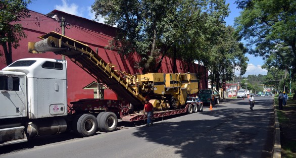 A pesar de la inconformidad de algunos comerciantes y vecinos de la avenida Ruiz Cortines hoy dieron inicio los trabajos para la ciclovía de  SEFIPLAN a avenida Acueducto, por lo que se invita a los automovilistas a tomar precauciones, ya que por varias semanas estará cerrado un carril.    