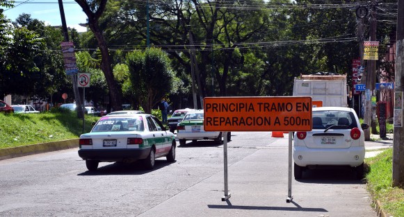 A pesar de la inconformidad de algunos comerciantes y vecinos de la avenida Ruiz Cortines hoy dieron inicio los trabajos para la ciclovía de  SEFIPLAN a avenida Acueducto, por lo que se invita a los automovilistas a tomar precauciones, ya que por varias semanas estará cerrado un carril.    