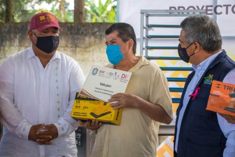 El Alcalde de Teocelo,  Mario Antonio Chama Díaz, expresó su agradecimiento al Secretario de Gobierno y a la Directora del DIF Estatal, por ser grandes gestores para nuestro municipio; gestores en obra, en beneficio social, educativo y de salud, y por  estar siempre al pendiente de las necesidades de nuestra población.