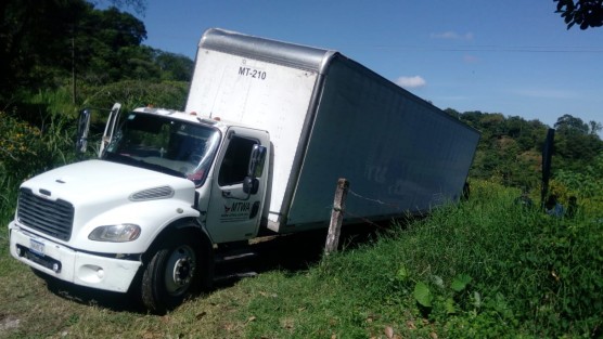Un fuerte despliegue policiaco se registró la mañana de este miércoles debido al reporte de robo de un tracto camión que transportaba línea blanca con destino a la empresa Elektra el cual era reportado en el tramo de Plan de San Luis a Tlapacoyan.