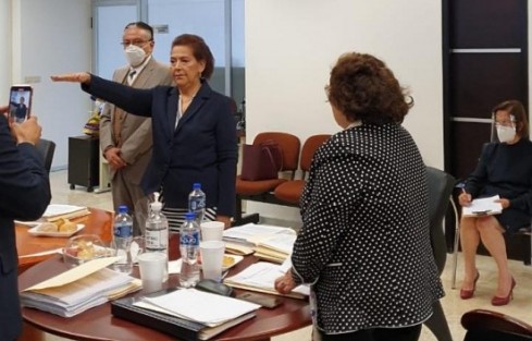 Magistrados del Poder Judicial de Veracruz sesionaron para destituir a la presidenta del Tribunal Superior de Justicia, Sofía Martínez, designando provisionalmente en el cargo a Isabel Inés Romero Cruz.  