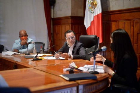 En esta mesa la Fiscalía 
ha reiterado su compromiso de actuar apegada a derecho sin solapar los presuntos delitos, incluso y remarcadamente, en los hechos en que pudieran estar involucrados autoridades.