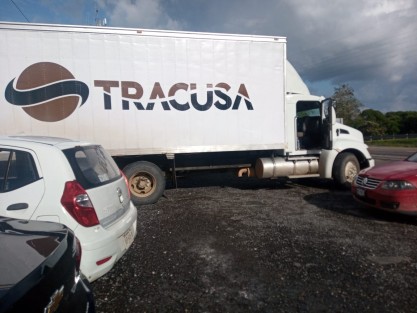 104 personas de Honduras, Guatemala y El Salvador, fueron rescatas este lunes de la caja de un tráilers, en el kilómetro 17 de la carretera Costera del Golfo, tramo Coatzacoalcos-Villahermosa. Fueron  puestos a disposición de autoridades migratorias. 
