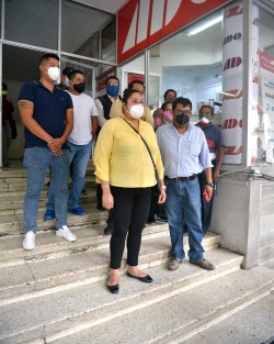 Taxistas de Xalapa y la región se dijeron defraudados por la empresa Gas Atlántico, ya que aseguran les realizó malas instalaciones en sus unidades para trabajar con base en gas LP y sumado a ello les estaría surtiendo litros incompletos. 