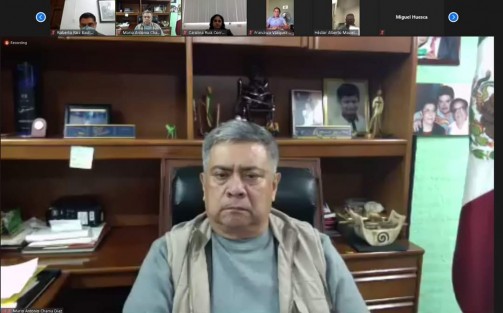 El alcalde de Teocelo Mario Antonio Chama Díaz y la Presidenta del sistema Municipal DIF Teocelo Mara Chama Villa, participaron en el conversatorio <em>La Certificación de la Competencia Laboral en la Administración Pública Municipal</em> organizada por el Instituto Veracruzano de Desarrollo Municipal INVEDEM y coordinado por su Director, L.E. Rafael Castillo Zugasti, 