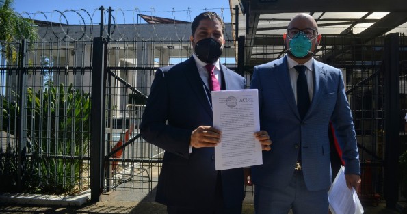 El abogado Argel Humberto Aguirre García, acudió ante el Congreso de Veracruz, para solicitar el juicio político contra la Magistrada Sofía Martinez, por abuso de autoridad y usurpación de funciones.  