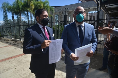 El abogado Argel Humberto Aguirre García, acudió ante el Congreso de Veracruz, para solicitar el juicio político contra la Magistrada Sofía Martinez, por abuso de autoridad y usurpación de funciones.  