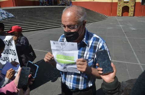 Adultos de la tercera edad agrupados en organizaciones de jubilados,  exigen al Gobierno Estatal el pago de la pensión estatal que ya fuera abrogada debido a que ese tipo de pensiones ahora las otorga por ley únicamente la federación. Debido a que el Gobierno del Estado les hizo los primeros pagos del año, ahora exigen que les sigan pagando ese ya desaparecido apoyo.   
