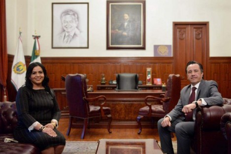 Como parte de la coordinación con que deben trabajar los  Poderes en el Estado, la nueva Presidenta de la mesa directiva del Poder Legislativo,  diputada Adriana Paola Linares Capitanachi, visitó al Gobernador Cuitláhuac García Jiménez, en Palacio de Gobierno. 