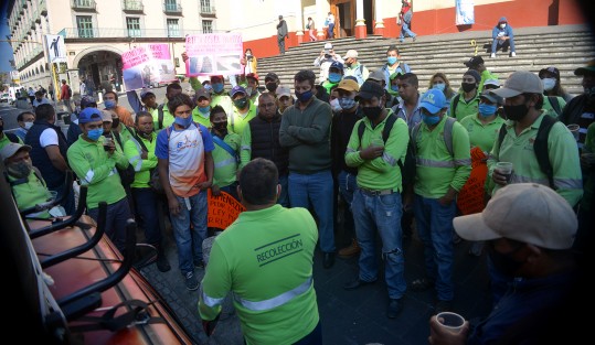 Luego de unas horas de manifestación, los inconformes lograron dialogar con autoridades  municipales  y en los próximos días  tendrán una reunión, pero advirtieron con que de no cumplirles, regresarán con muchos más compañeros.