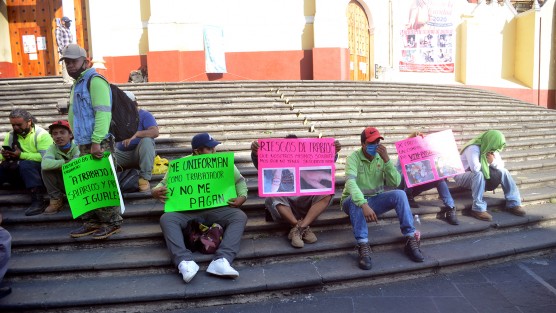 Luego de unas horas de manifestación, los inconformes lograron dialogar con autoridades  municipales  y en los próximos días  tendrán una reunión, pero advirtieron con que de no cumplirles, regresarán con muchos más compañeros.