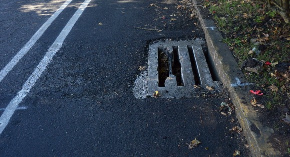 Y como en toda obra, hay detalles que en el papel quizá no se contemplaron. Esperemos, por la seguridad de los ciclistas y los vecinos, éste encuentre una adecuada solución.