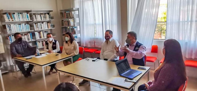 Con la presencia del Director del Instituto Veracruzano de Desarrollo Municipal (INVEDEM), L.E. Rafael Castillo Zugasti; el Alcalde, Mario Chama Díaz; la Síndica Municipal, Zayra del Carmen Martínez Andrade y la Secretaria del Ayuntamiento Trinidad Martínez Larios, encabezaron la reunión con Directores de las diferentes áreas del ayuntamiento para coordinar las acciones de cara al 3er. Informe de Gobierno Municipal. 