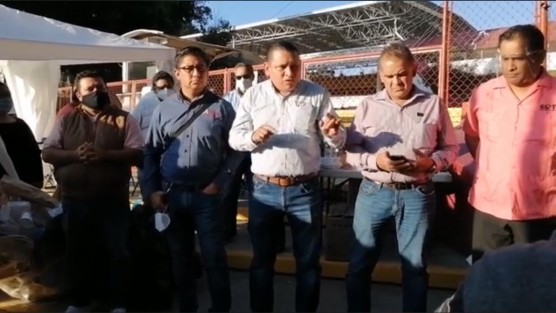Después de casi dos días de estar manifestándose y realizar un plantón permanente en las oficinas de la Secretaría de Educación de Veracruz (SEV), por parte de docentes y personal administrativo de la Unión de Sindicatos Magisteriales del Estado de Veracruz (USMEV), esta tarde de martes decidieron levantar el paro.