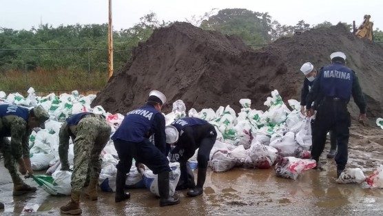 Personal naval en coordinación con Protección Civil evacuó a 472 personas de diversas colonias en el municipio de Centla, mismas que fueron trasladadas a diferentes albergues en los poblados de Ignacio Allende e Ignacio Zaragoza y en las colonias Sabina, 20 de noviembre, Gaviotas, Coquito y Torno Largo.