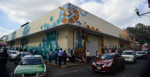 El mercado Jáuregui, en el centro de Xalapa, permaneció dos días cerrado para trabajos de limpieza y fumigación, con la finalidad de prestar un mejor servicio a sus clientes. Este viernes reabren. 