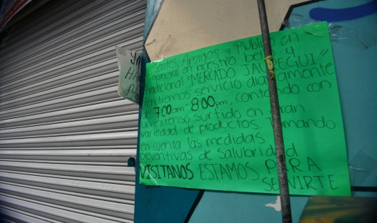 Pequeños comerciantes invitan a la población a seguir adquiriendo sus productos. 