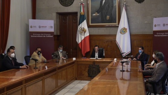 El Gobernador de Veracruz, Cuitláhuac García Jiménez hizo entrega del Premio Veracruzano de Calidad a: Agencia Aduanera de América, Mole Xiqueño, El Pirata de Córdoba, Comisión Federal de Electricidad y la Universidad Tecnológica del Sureste de Veracruz, al cumplir con los estándares de calidad a nivel internacional. 