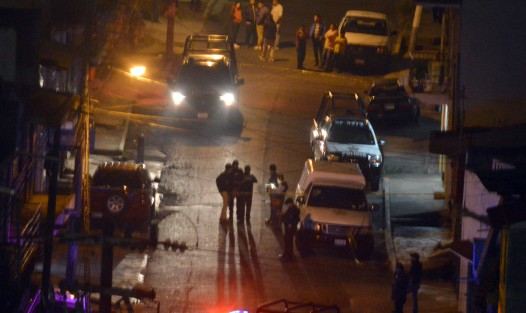 Un hombre fue agredido y asesinado a balazos dentro de un autolavado  ubicado sobre la avenida Prolongación Acueducto de la ciudad de Xalapa.  Personal de la Fiscalía y SSP acordonaron el sitio para realizar los peritajes correspondientes.
