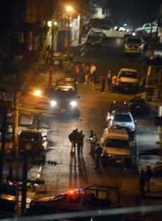 Un hombre fue agredido y asesinado a balazos dentro de un autolavado  ubicado sobre la avenida Prolongación Acueducto de la ciudad de Xalapa.  Personal de la Fiscalía y SSP acordonaron el sitio para realizar los peritajes correspondientes.