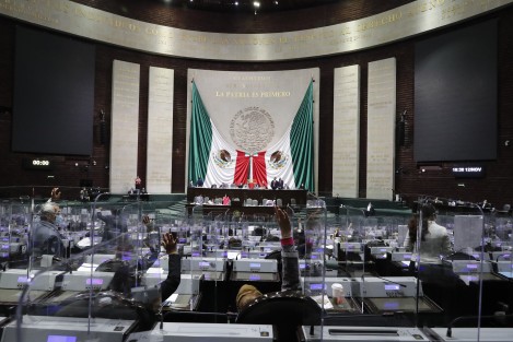 La Cámara de Diputados aprobó, en lo general y en lo particular, el dictamen al Proyecto de Presupuesto de Egresos de la Federación para el Ejercicio Fiscal 2021, cuyo gasto total previsto asciende a 6 billones 295 mil 736.2 millones de pesos. 
