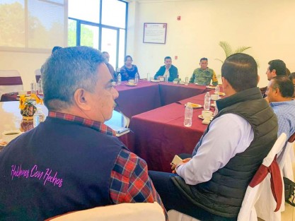 El Alcalde de  Teocelo Mario Antonio Chama Díaz acompañado del Comandante de Policía Municipal Teocelo, Serafín Batiza Avelar, asistieron a la reunión de seguridad con alcaldes de los municipios de la alta montaña, coordinada por el Teniente Coronel de Inf. D.E.M. José Guadalupe Gómez Salado, Comandante del 111/o Btn. De Inf.,  y con la presencia del Alcalde del Municipio de Perote, Ver., Dr. Juan Francisco Hervert Prado. 