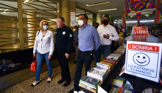En medio de todo un gran dispositivo de seguridad, el secretario de Seguridad Pública, Hugo Gutiérrez Maldonado, recorrió la manzana donde se encuentra su oficina, como parte del operativo que el Gobierno Estatal implementa para garantizar seguridad durante el <em>Buen Fin</em>.