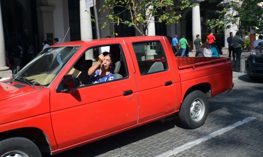 Integrantes de la asociación MILES se manifestaron sobre la calle de Enríquez contra funcionarios del ayuntamiento Xalapa, refieren que fueron despojados de su mercancía y del constante acoso de parte de estos. 
